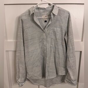 Excellent condition Women’s universal thread button down | Size Small